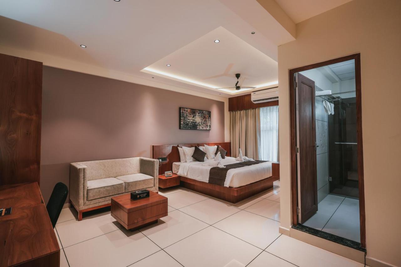 Fortview Suites Kāsaragod Exteriör bild