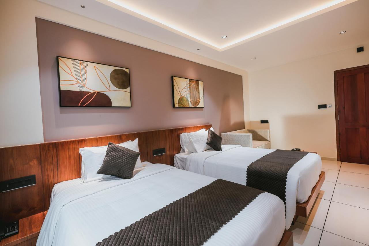 Fortview Suites Kāsaragod Exteriör bild