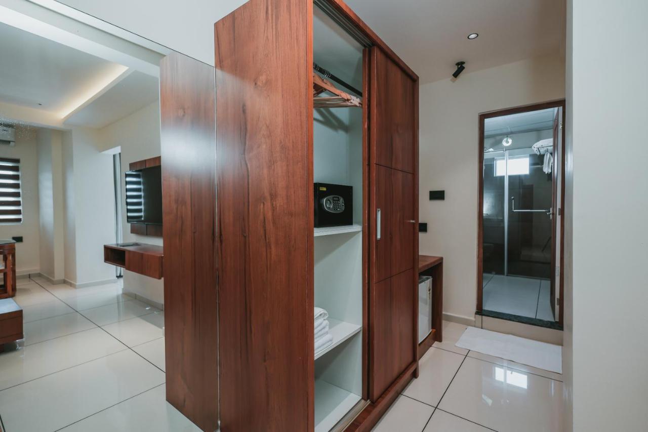 Fortview Suites Kāsaragod Exteriör bild