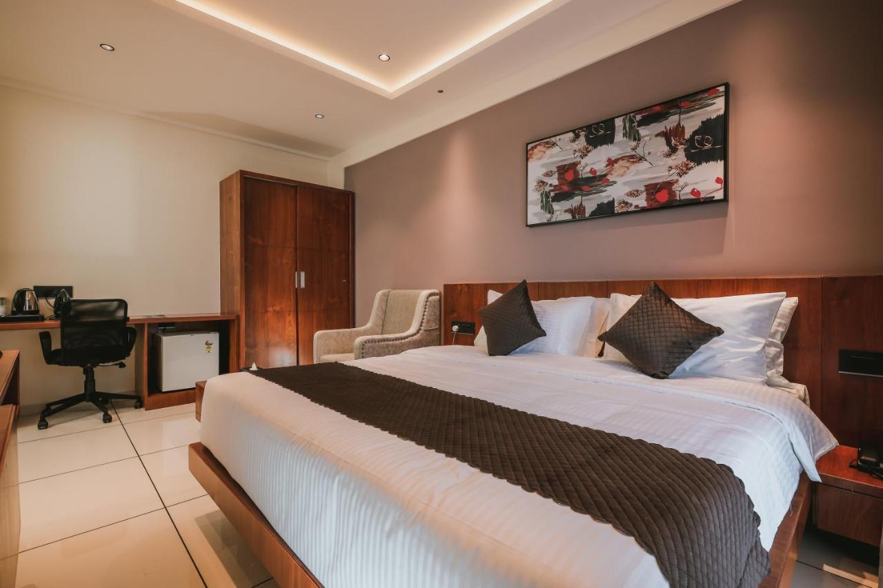 Fortview Suites Kāsaragod Exteriör bild