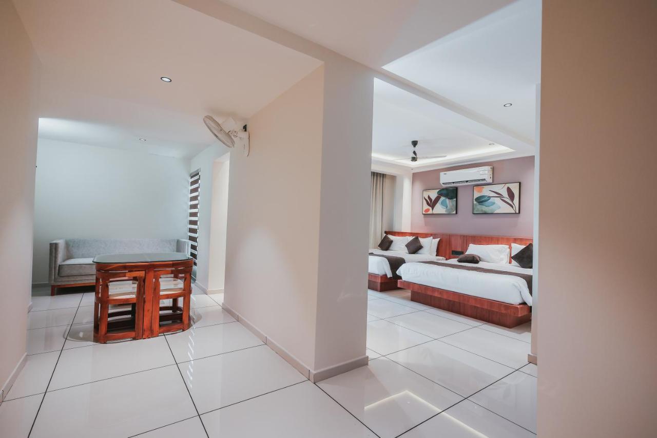 Fortview Suites Kāsaragod Exteriör bild