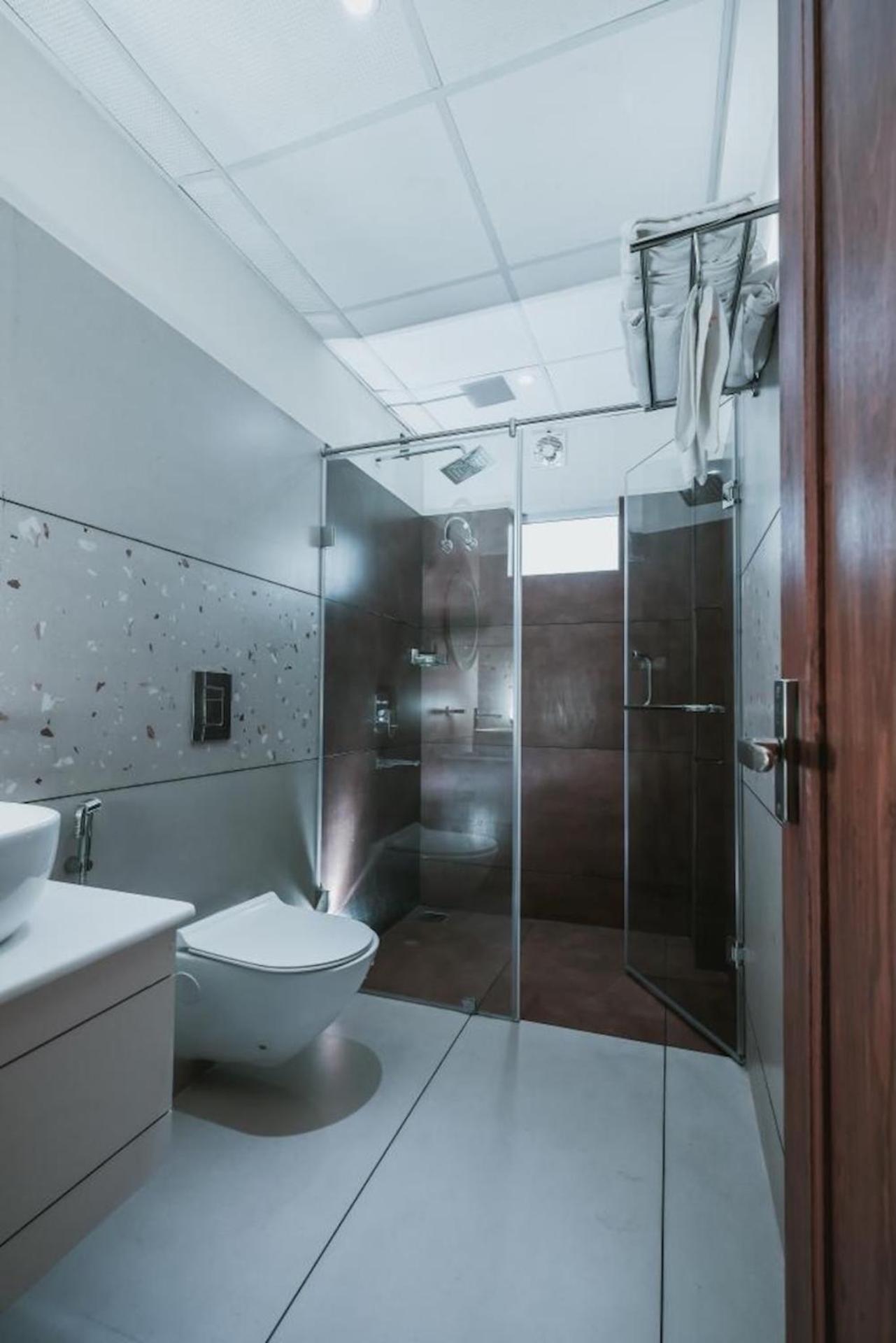 Fortview Suites Kāsaragod Exteriör bild