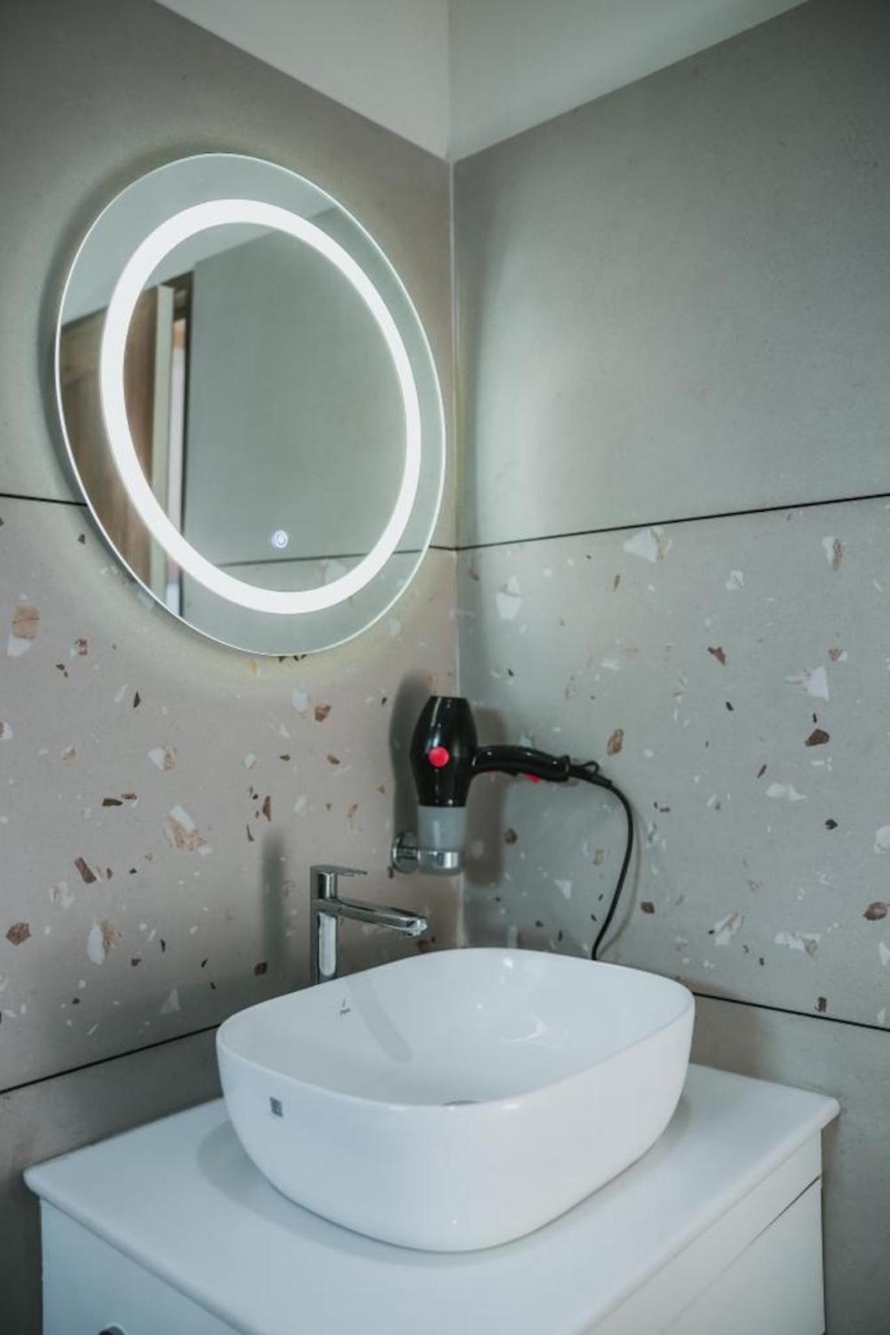 Fortview Suites Kāsaragod Exteriör bild